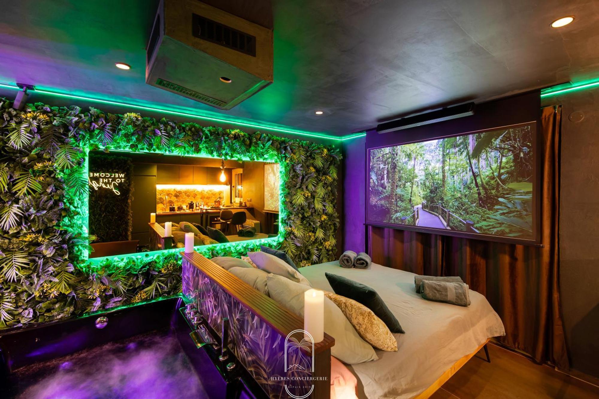 Jungle Balneo/cinema By Hc Apartment *