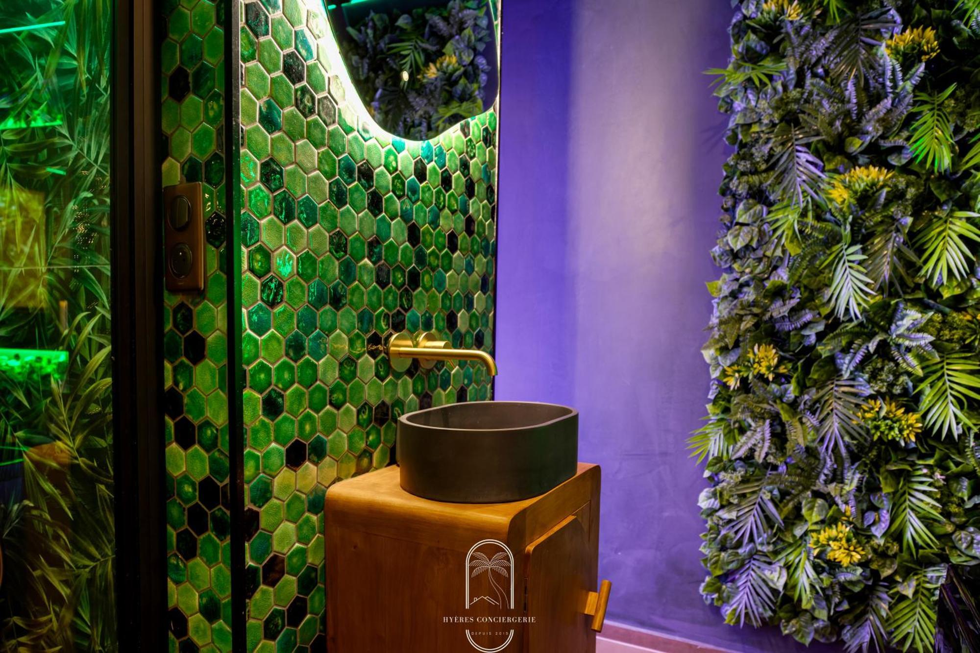 Jungle Balneo/cinema By Hc * Hyeres