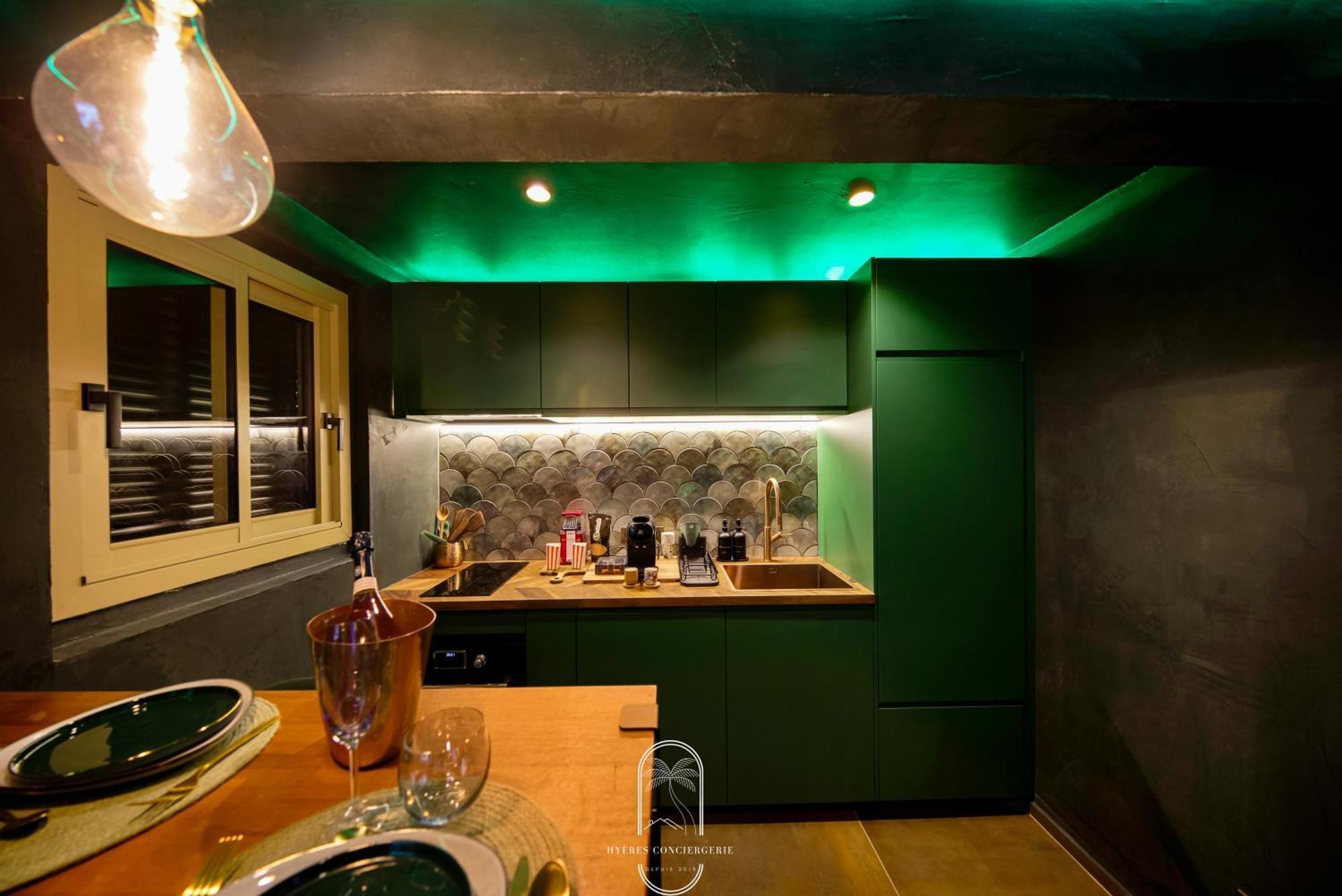 Jungle Balneo/cinema By Hc *