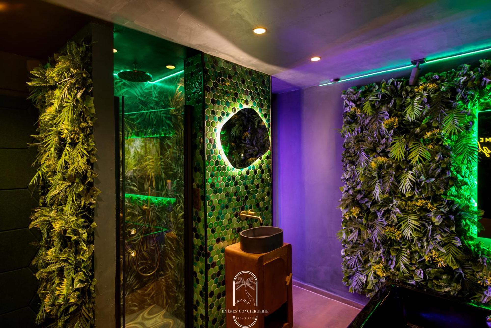 Jungle Balneo/cinema By Hc Apartment *