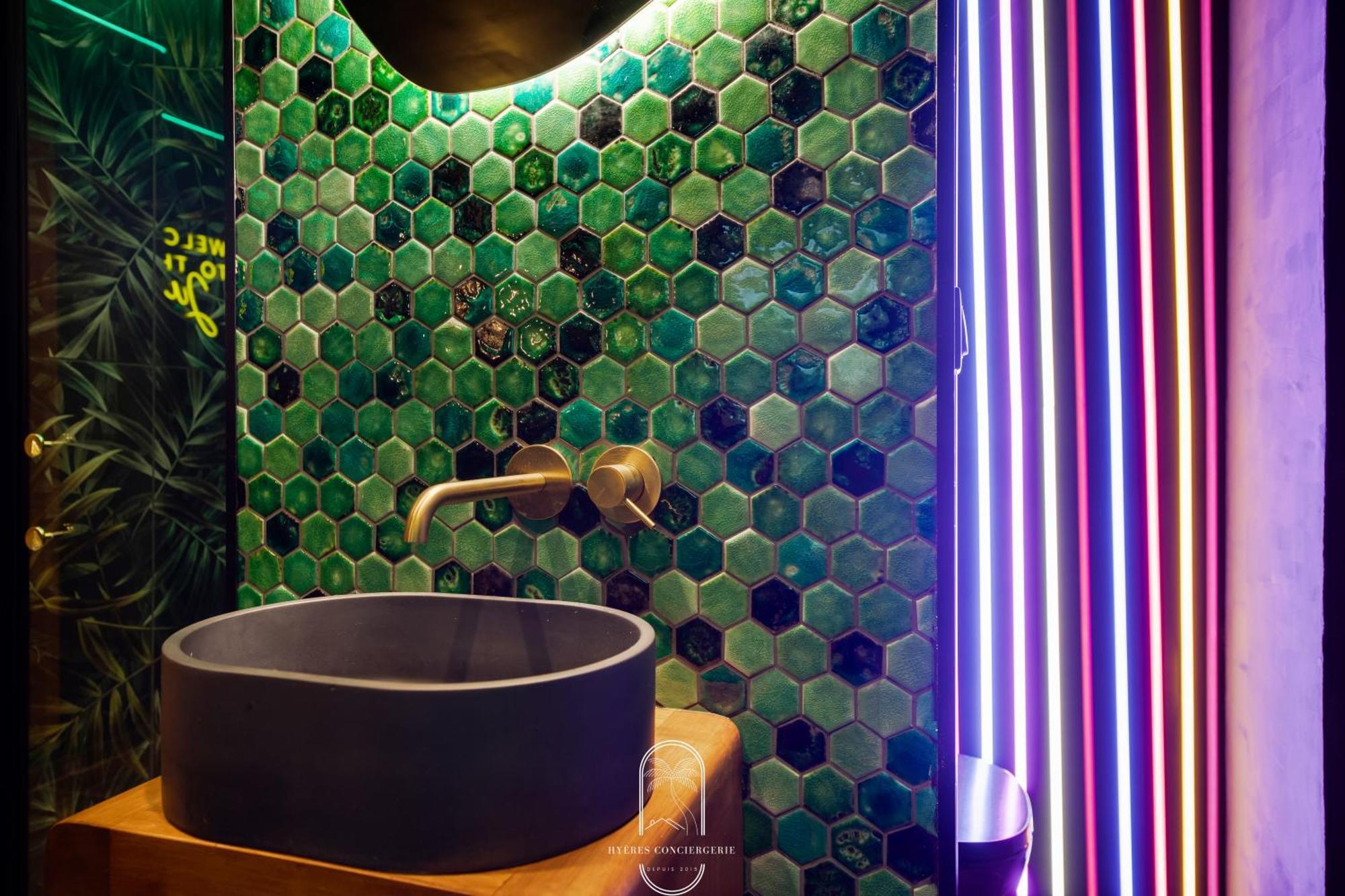 Jungle Balneo/cinema By Hc Hyeres